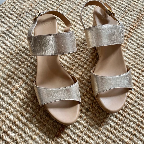 UGG Elena metallic wedge sandal - Picture 2 of 7